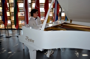 Nadia Mikushova. The Polish young talented pianist Adam Gozdziewski at the Polish pavilion of the EXPO2015.