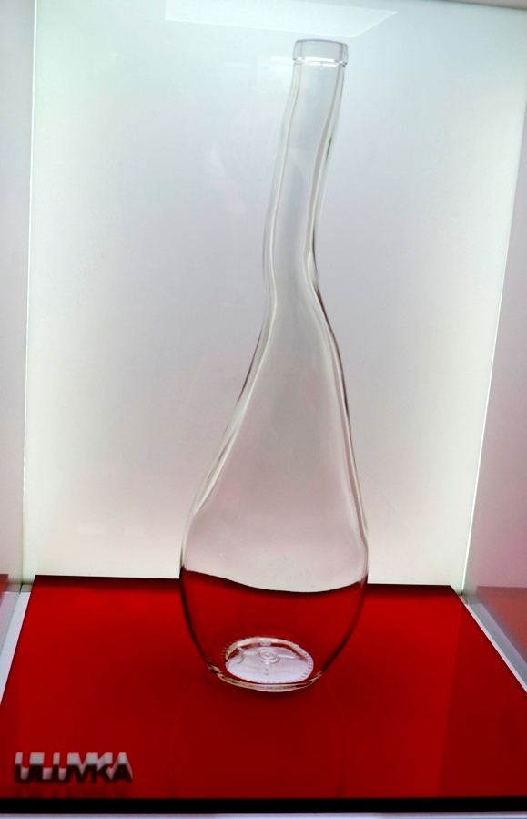 Nadia Mikushova.Bruni glass Uluvka at CIBUS pavilion of EXPO Milano 2015.s